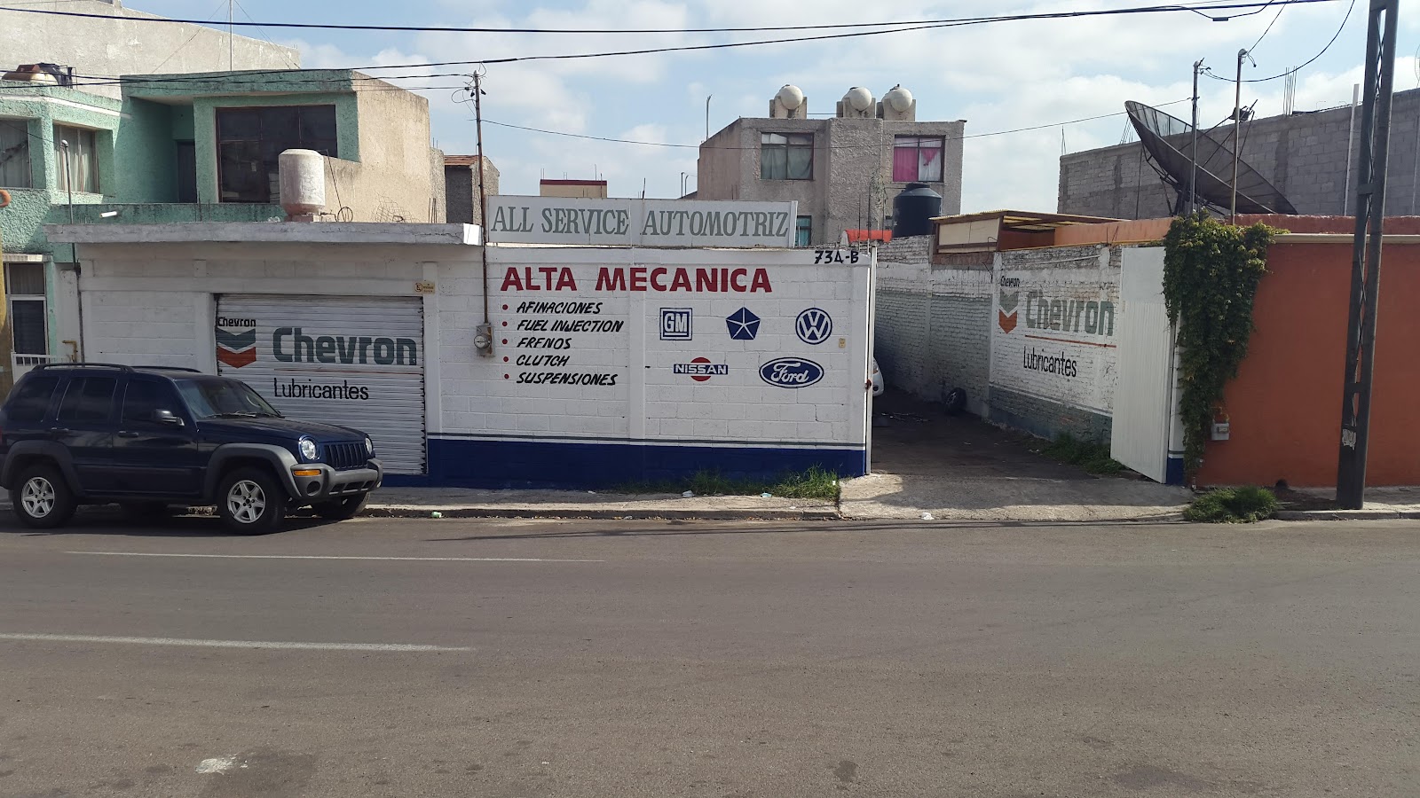 Fachada de All Service Automotriz en Cto. Moisés Solana 734: alta mecánica, afinaciones, fuel injection, frenos, clutch y suspensiones